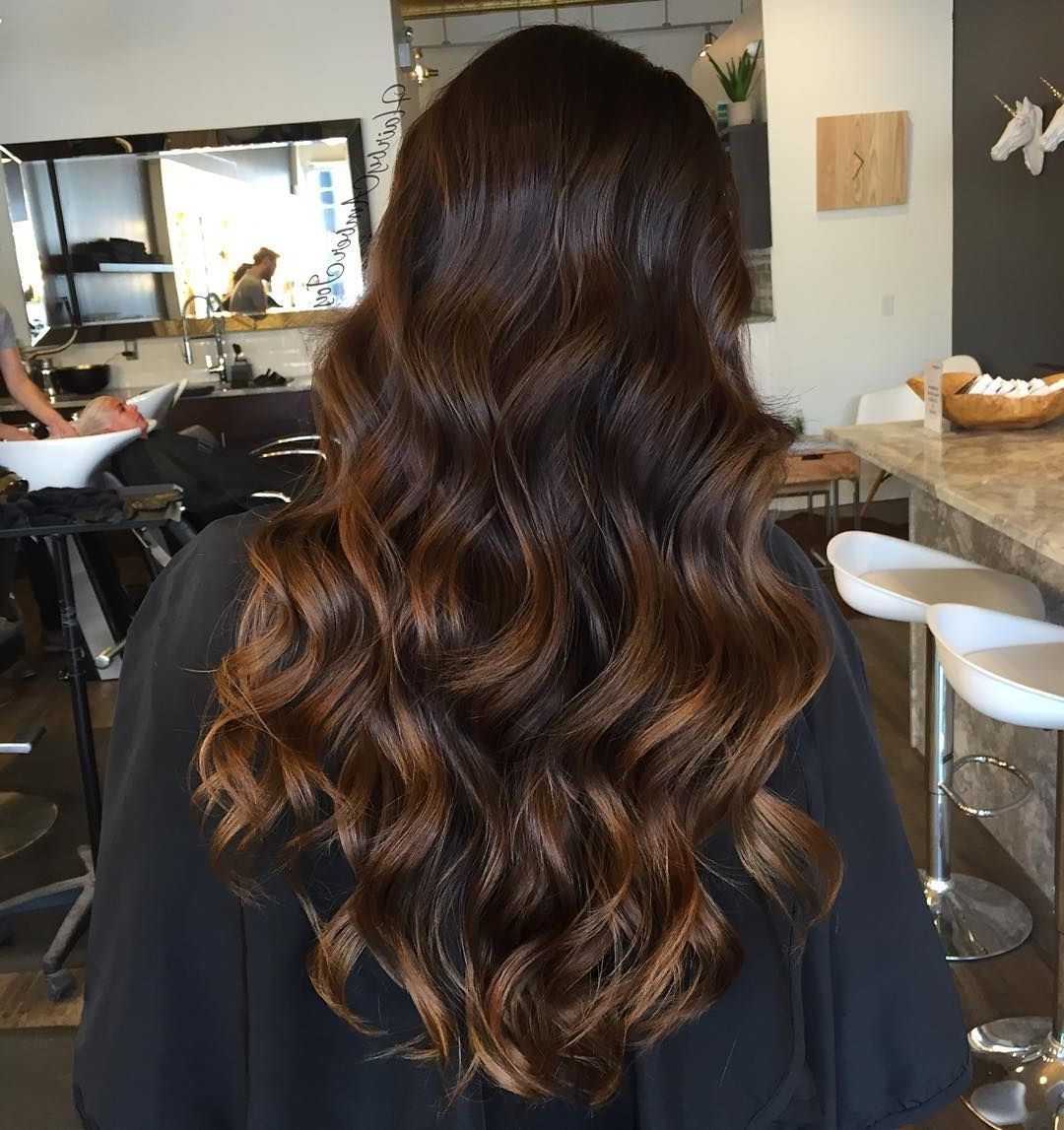 Cheveux Brun Fonce Avec Balayage Au Caramel Plus Hairstyles Trends Network Explore Discover The Best And The Most Trending Hairstyles And Haircut Around The World